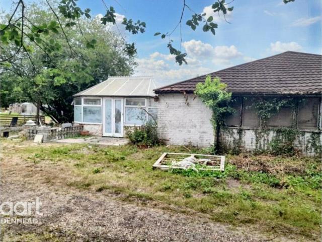 Bungalow for sale in Finchampstead