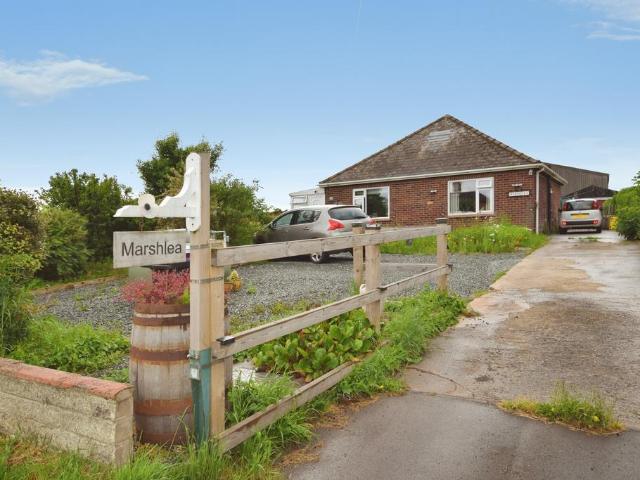 Bungalow for sale in Fold Hill, East Lindsey