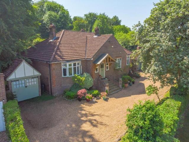 Bungalow for sale in Dunstable, Bedfordshire