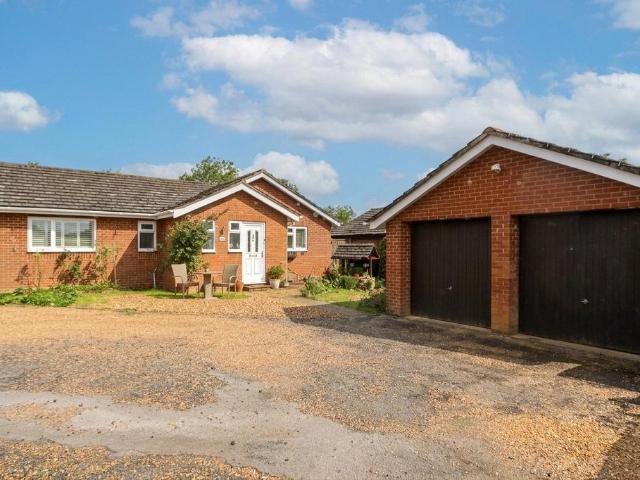 Bungalow for sale in Kiln Farm, Milton Keynes