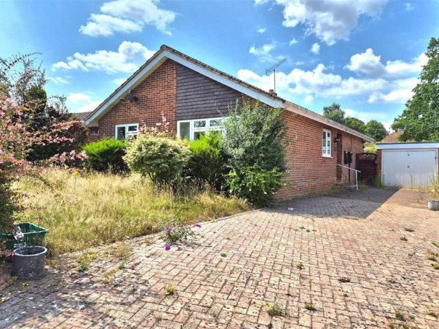 Bungalow for sale in Fole, Surrey