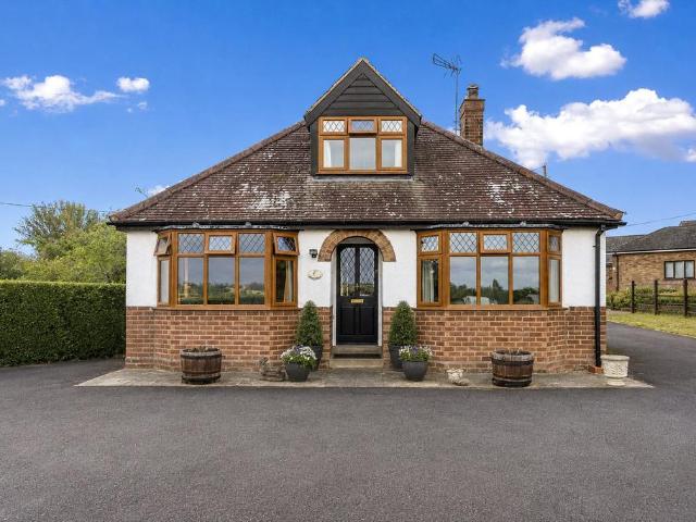 Bungalow for sale in Crookhill, Worcestershire