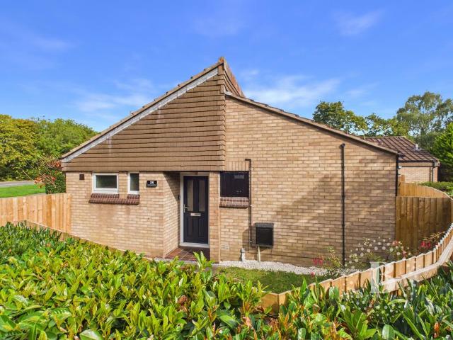 Bungalow for sale in Leegomery