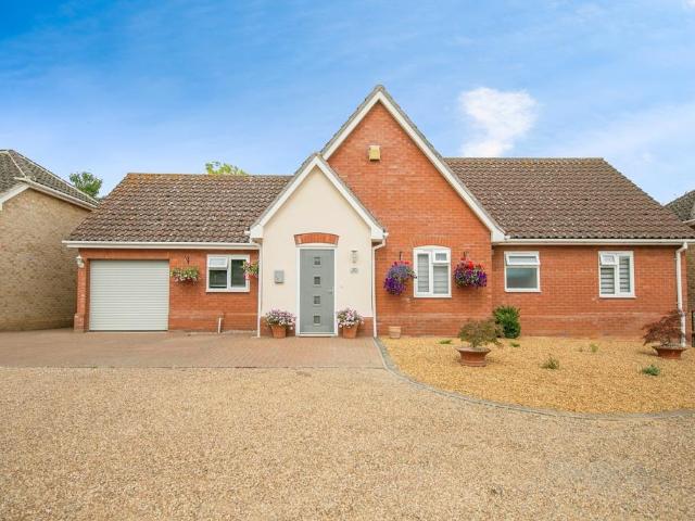 Bungalow for sale in Sudbury, Chelmondiston