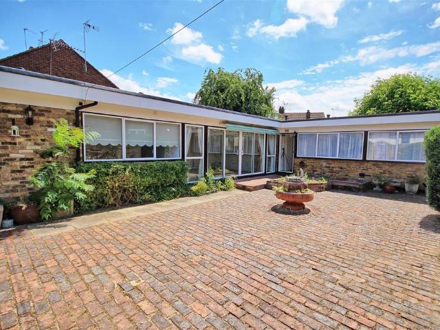 Bungalow for sale in Kings Hill, Colliers End