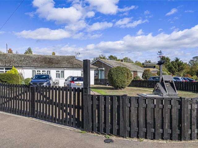 Bungalow for sale in Isle of Grain, Grain