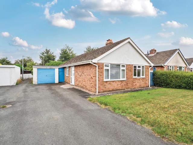 Bungalow for sale in Guilsfield, Wales