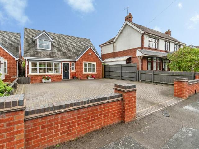 Bungalow for sale in Pool Hayes, Walsall