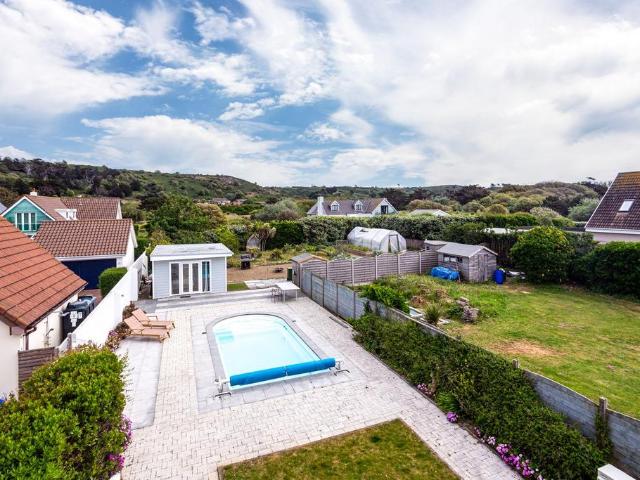 Bungalow for sale