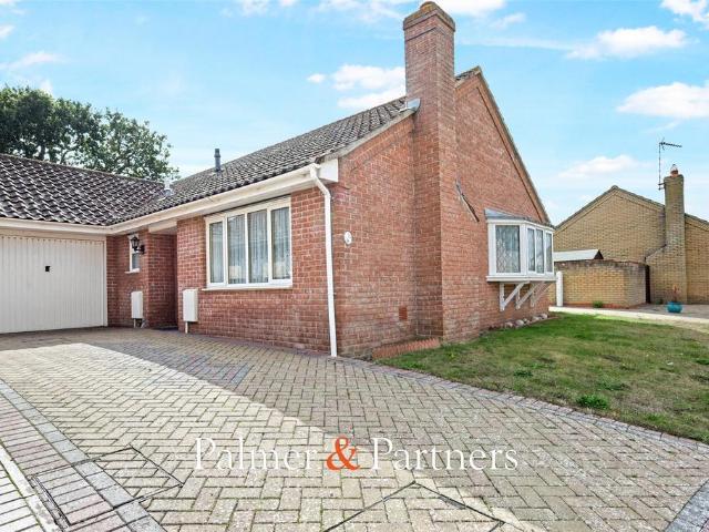 Bungalow for sale in Greenlawns Park, Tendring