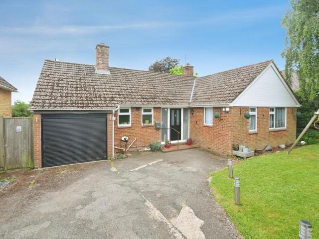 Bungalow for sale in Salehurst and Robertsbridge, Heathlands