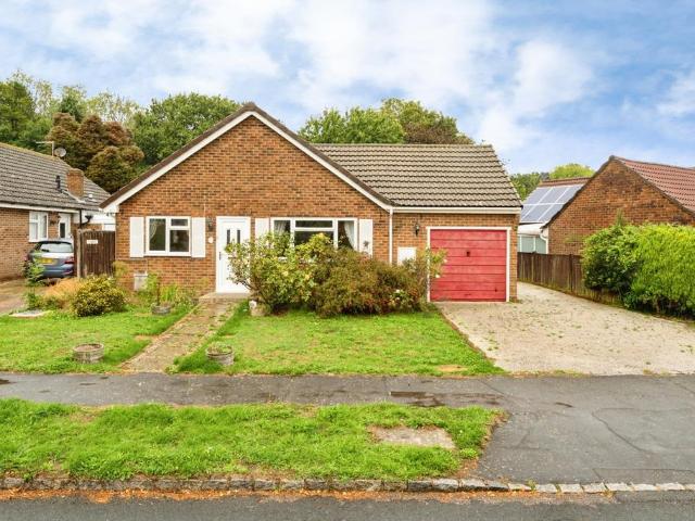 Bungalow for sale in Hurst Green, Heathlands