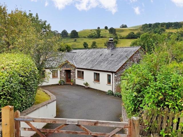 Bungalow for sale in Sennybridge, Wales