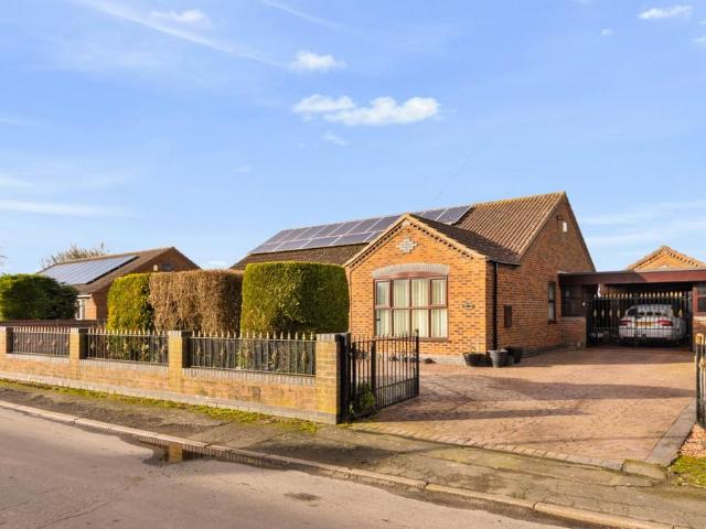 Bungalow for sale in Amcotts, North Lincolnshire