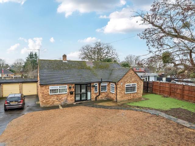 Bungalow for sale in Wraysbury