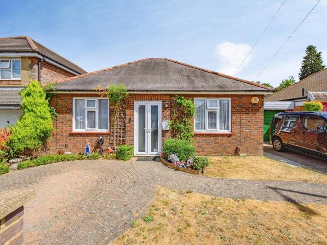 Bungalow for sale in Leagrave, Luton
