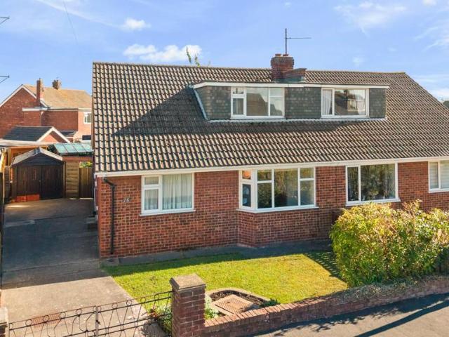 Bungalow for sale in New Waltham