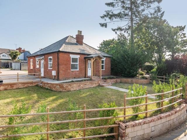 Bungalow for sale in Emmbrook, Wokingham