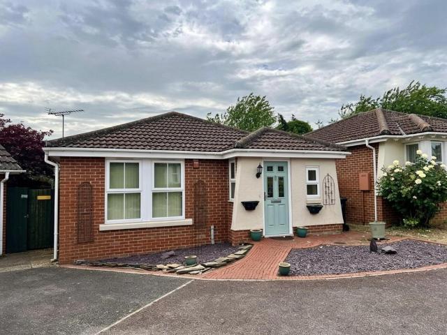 Bungalow for sale in Chipping Hill, Essex
