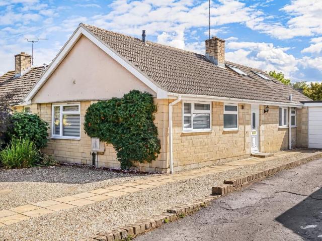 Bungalow for sale in Chesterton, Cotswold