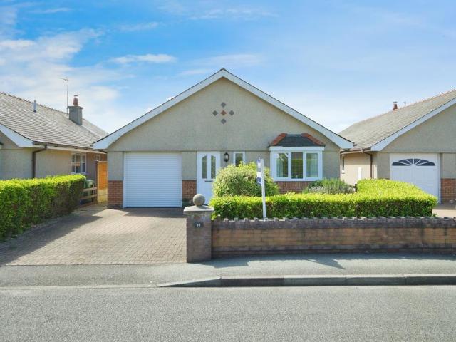 Bungalow for sale in Morfa Nefyn, Wales
