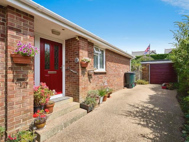 Bungalow for sale in Northwood, Isle Of Wight
