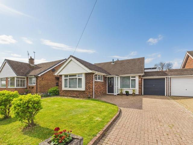Bungalow for sale in Pinkneys Green
