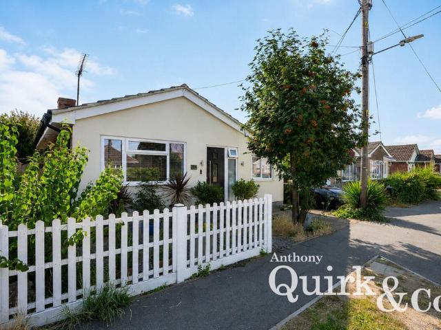 Bungalow for sale in Canvey Island