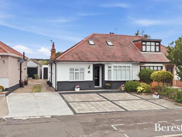 Bungalow for sale in Collier Row, Greater London