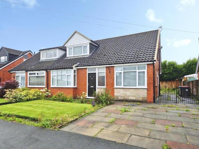 Bungalow for sale in Ellenbrook, Salford
