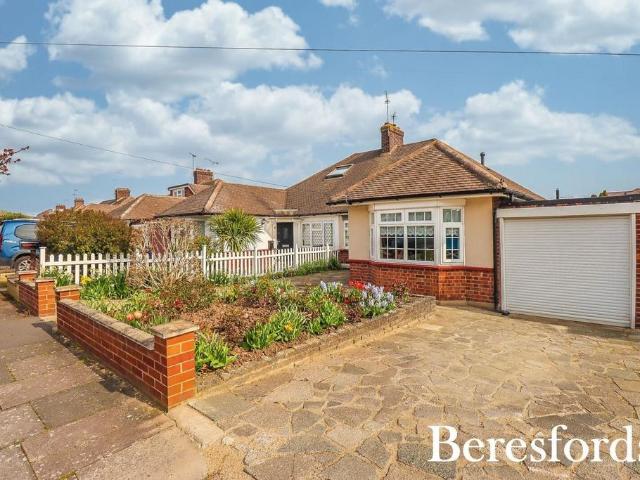 Bungalow for sale in Cranham, Greater London