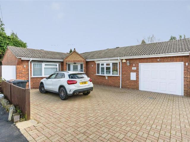 Bungalow for sale in Leighton-Linslade, Leighton Buzzard