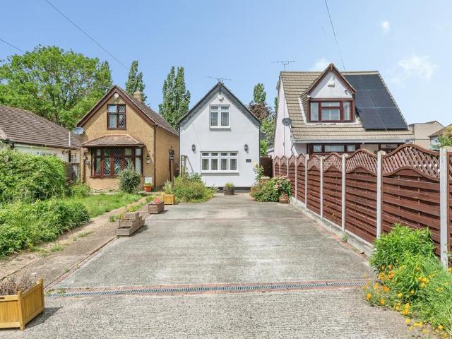 Bungalow for sale in Rainham, Greater London