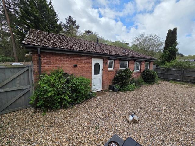 Bungalow for sale in Minley, Hart