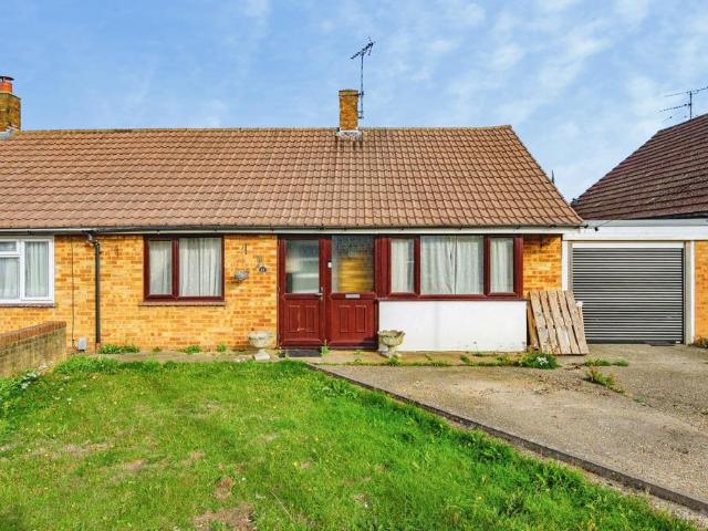 Bungalow for sale in Leagrave, Luton