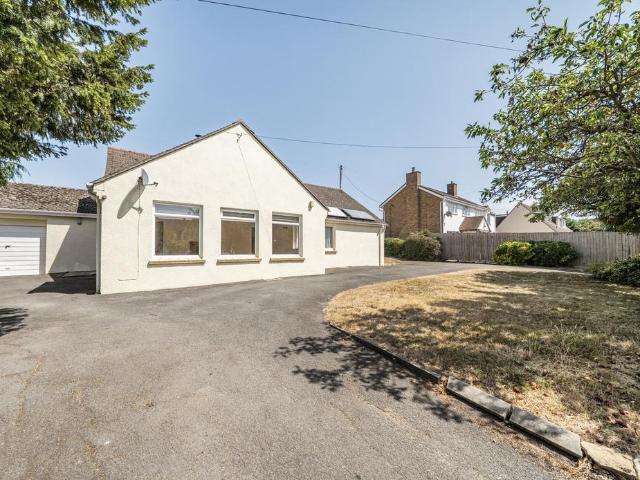 Bungalow for sale in Teddington, Pamington