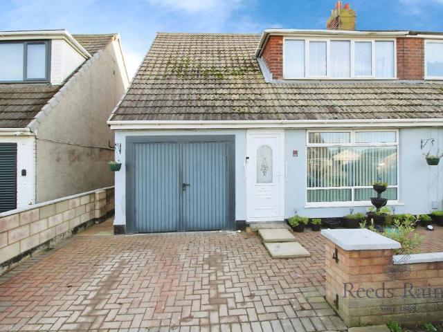 Bungalow for sale in Kinmel Bay, Wales