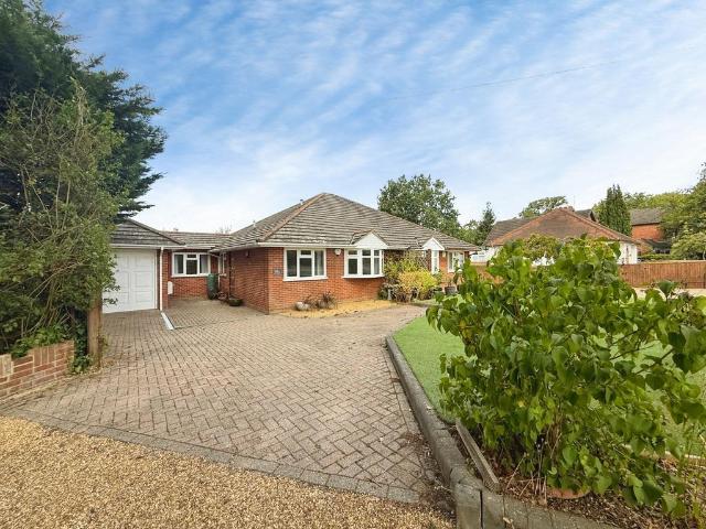 Bungalow for sale in Oakham Park, Crowthorne