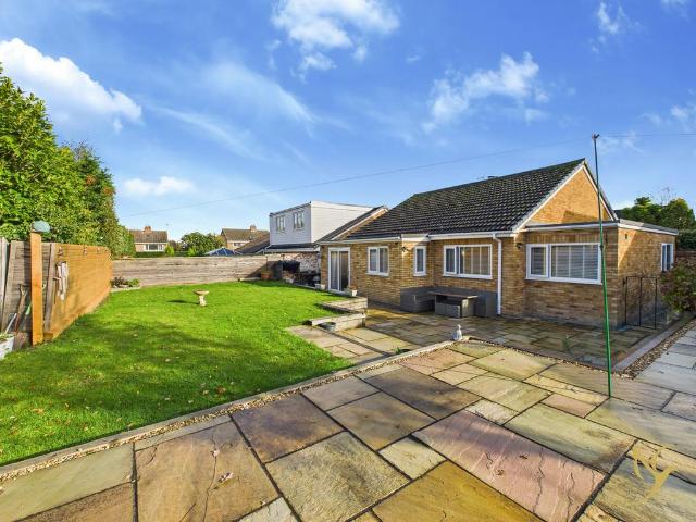 Bungalow for sale in Drakes Broughton and Wadborough, Crookhill