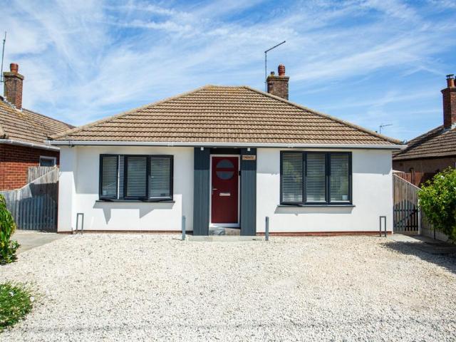 Bungalow for sale in South Tankerton, The Bridge