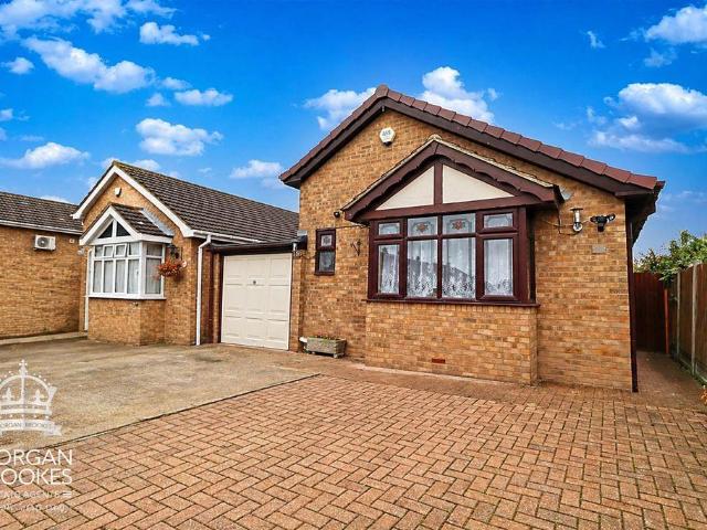 Bungalow for sale in Winter Gardens, Essex