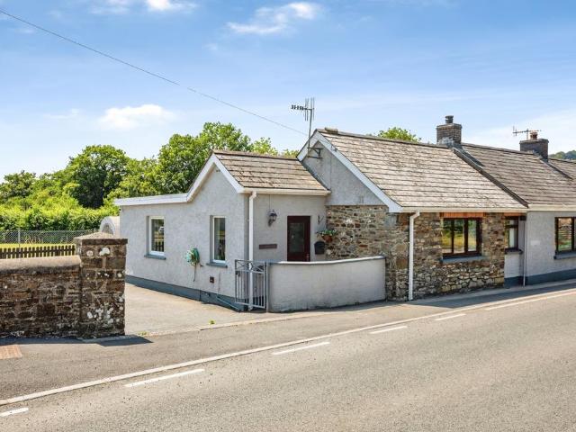 Bungalow for sale in Llanwenog, Wales
