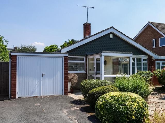 Bungalow for sale in Green Close, Warwickshire