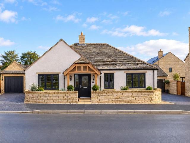 Bungalow for sale in Gotherington, Tewkesbury