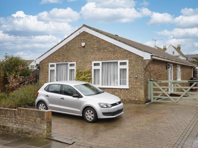 Bungalow for sale in Acol, Kent
