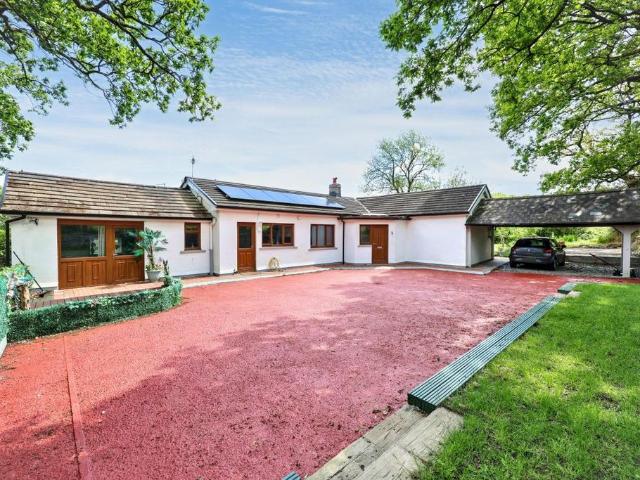 Bungalow for sale in Abergwili, Wales
