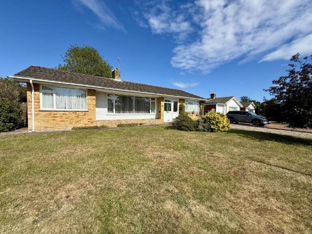 Bungalow for sale in Highcliffe