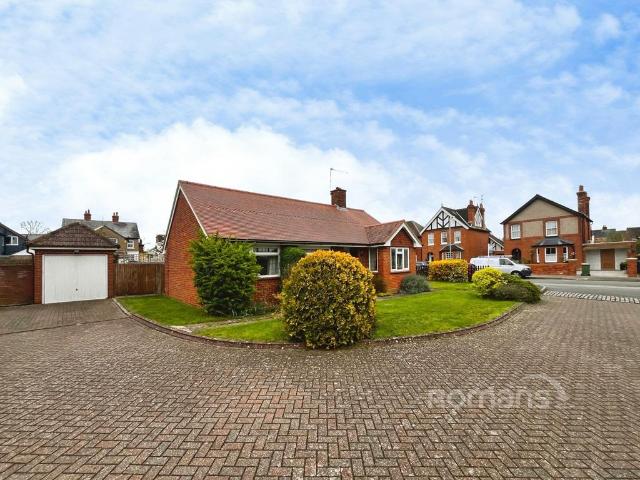 Bungalow for sale in St Marks, Maidenhead