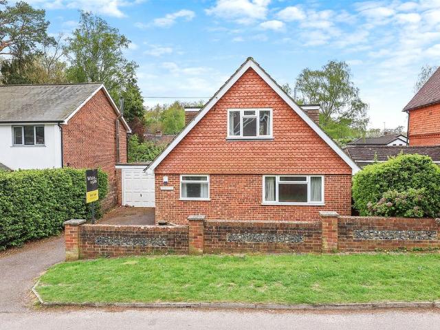Bungalow for sale in Tower Hill, Pachesham Park