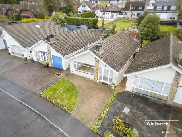 Bungalow for sale in Harrow Weald, Greater London
